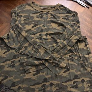 Old Navy Camouflage long sleeve Tee